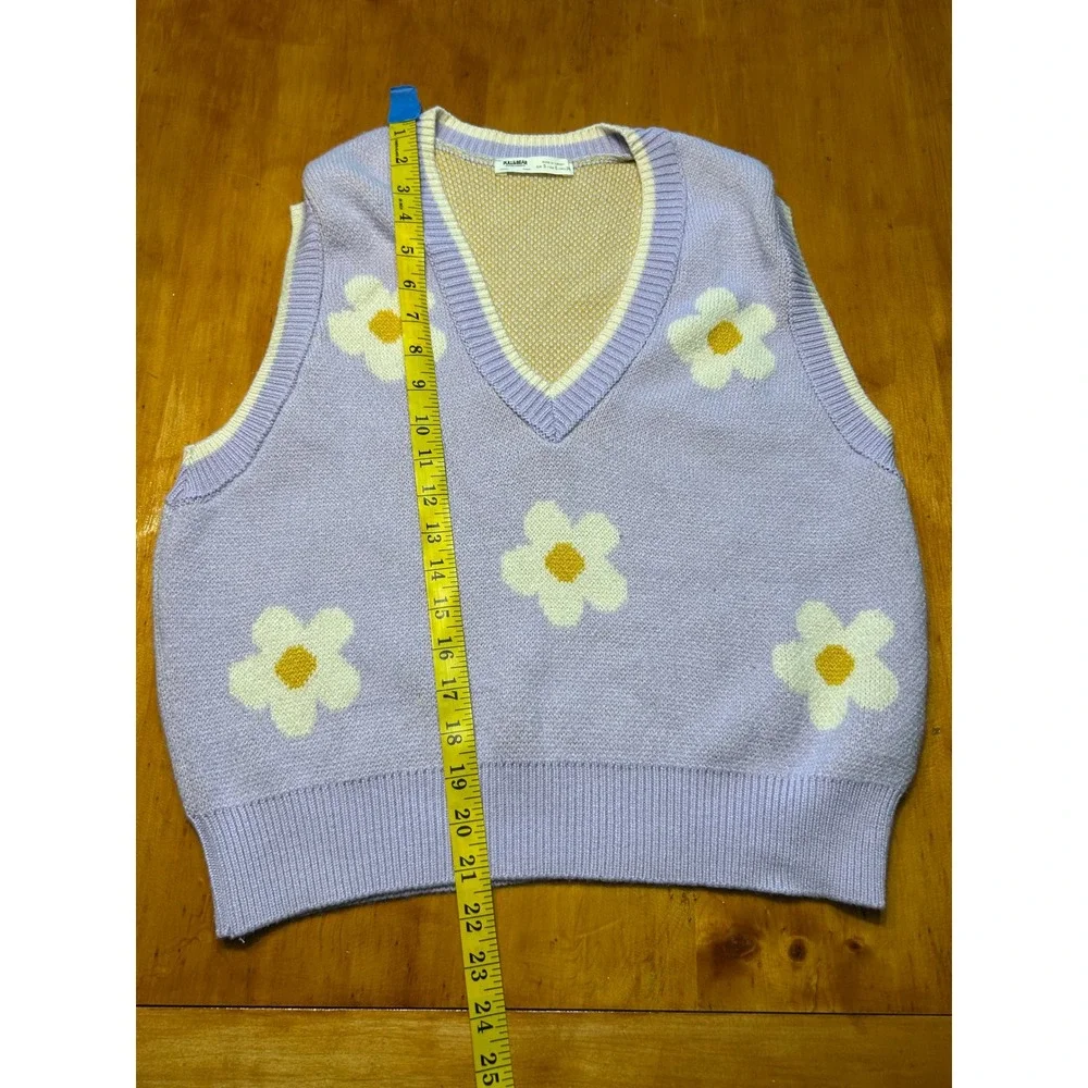 Pull&Bear Y2K Soft Indie Whimsy Lavender Daisy Floral Knit V-Neck Sweater Vest